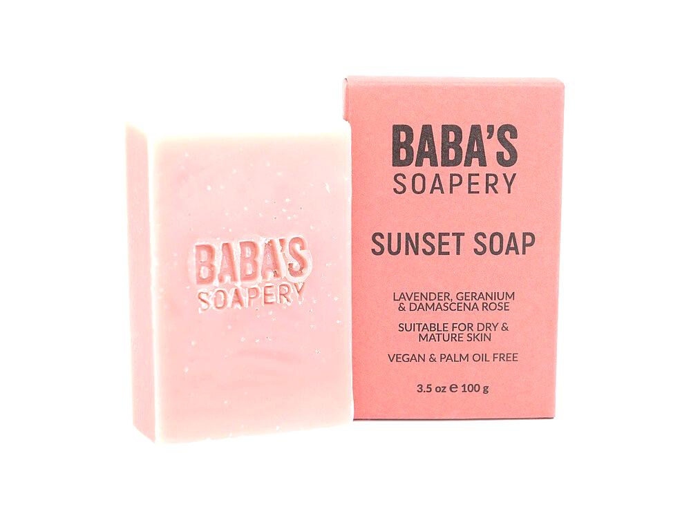 Sunset Soap (rosa, lavendel &amp; geranium) - Perfekt för torr och åldrande hud (HANDGJÄLLD)